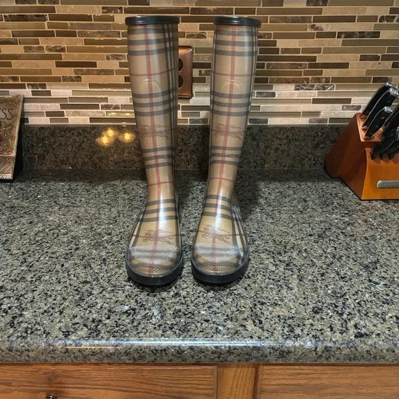 Burberry Checkered Tall Rain Boots-ALMOST NEW - Picture 5 of 8